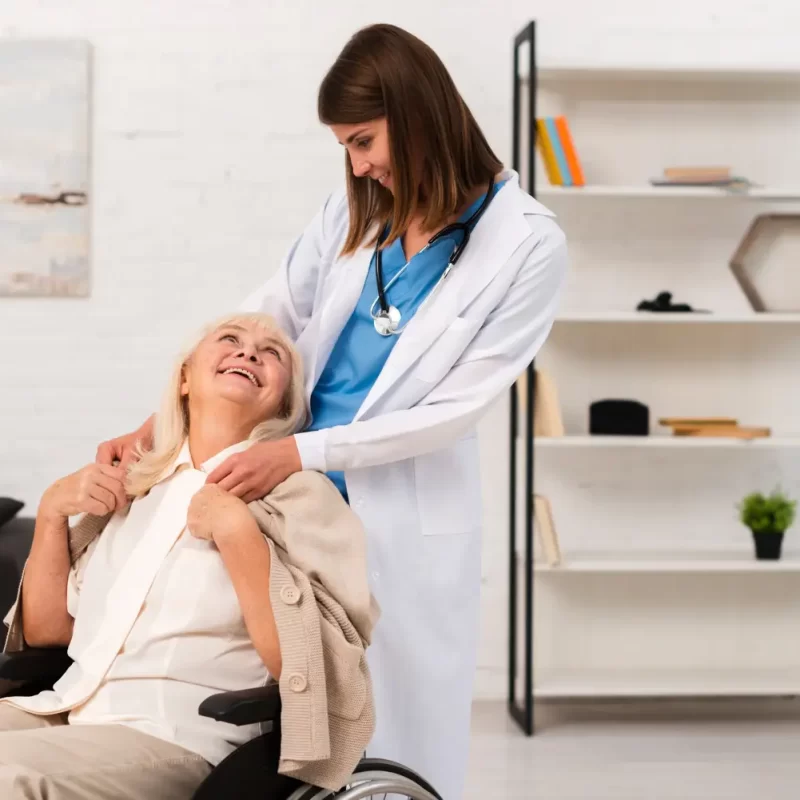 Idosa recebendo tratamento Home Care